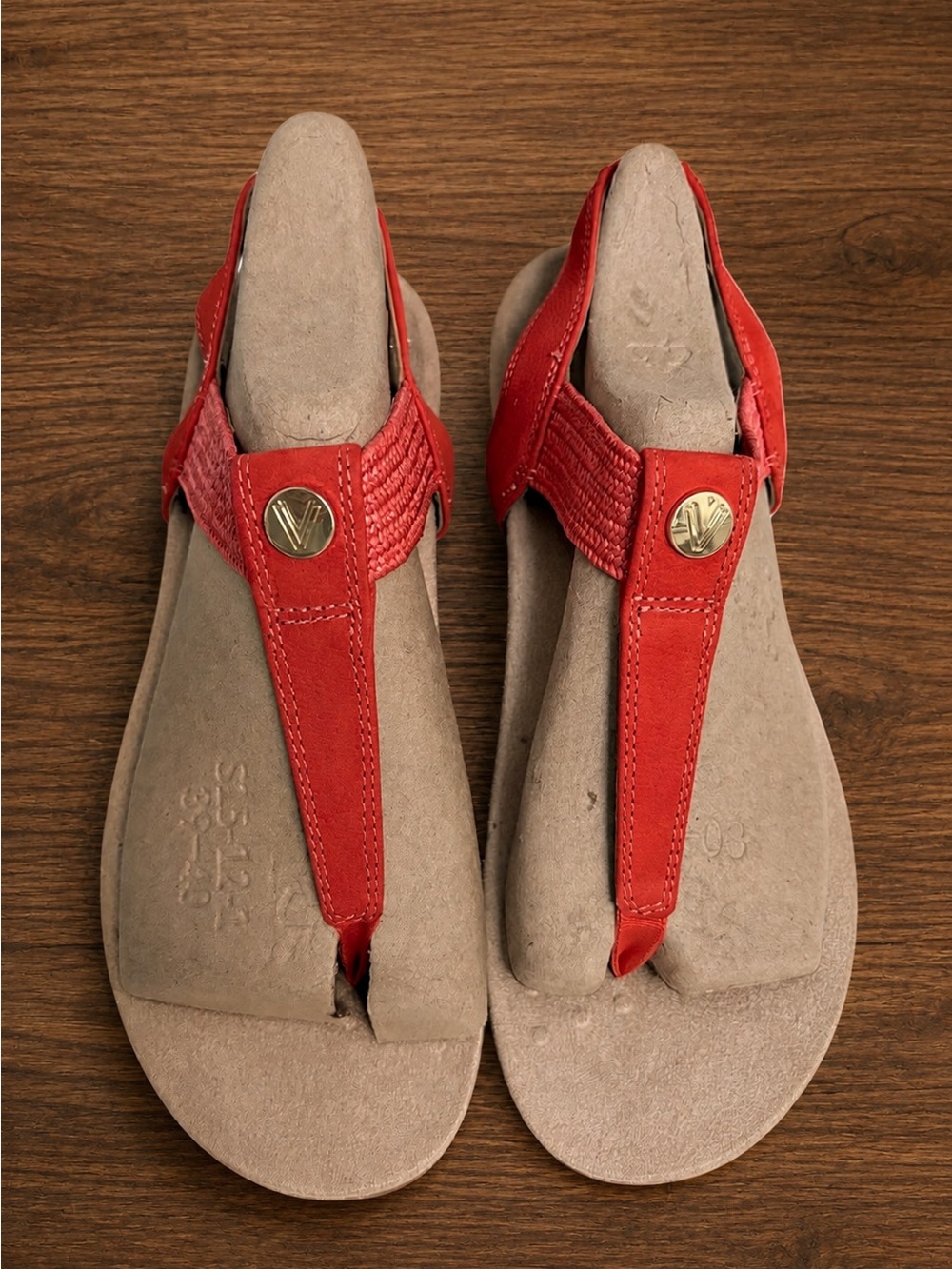 Vionic Brea Toe Post Slingback  Sandals in Cherry Tomato